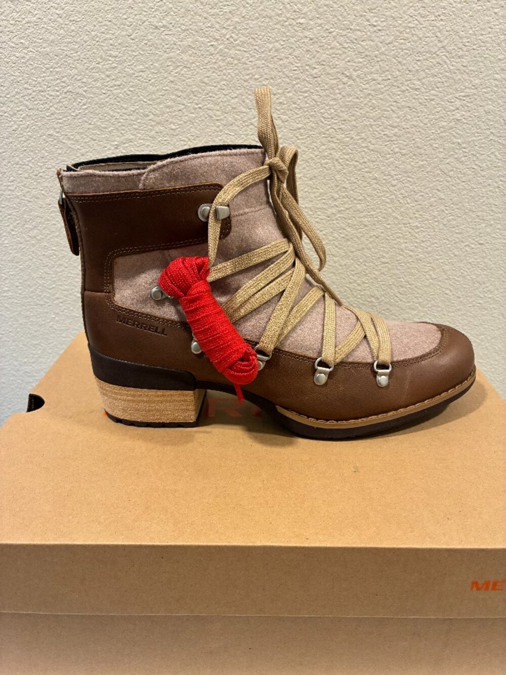 MERRELL Shiloh II Warm Ankle Boots Lace Up Leather Camel/Brown Women 10.5 NWT